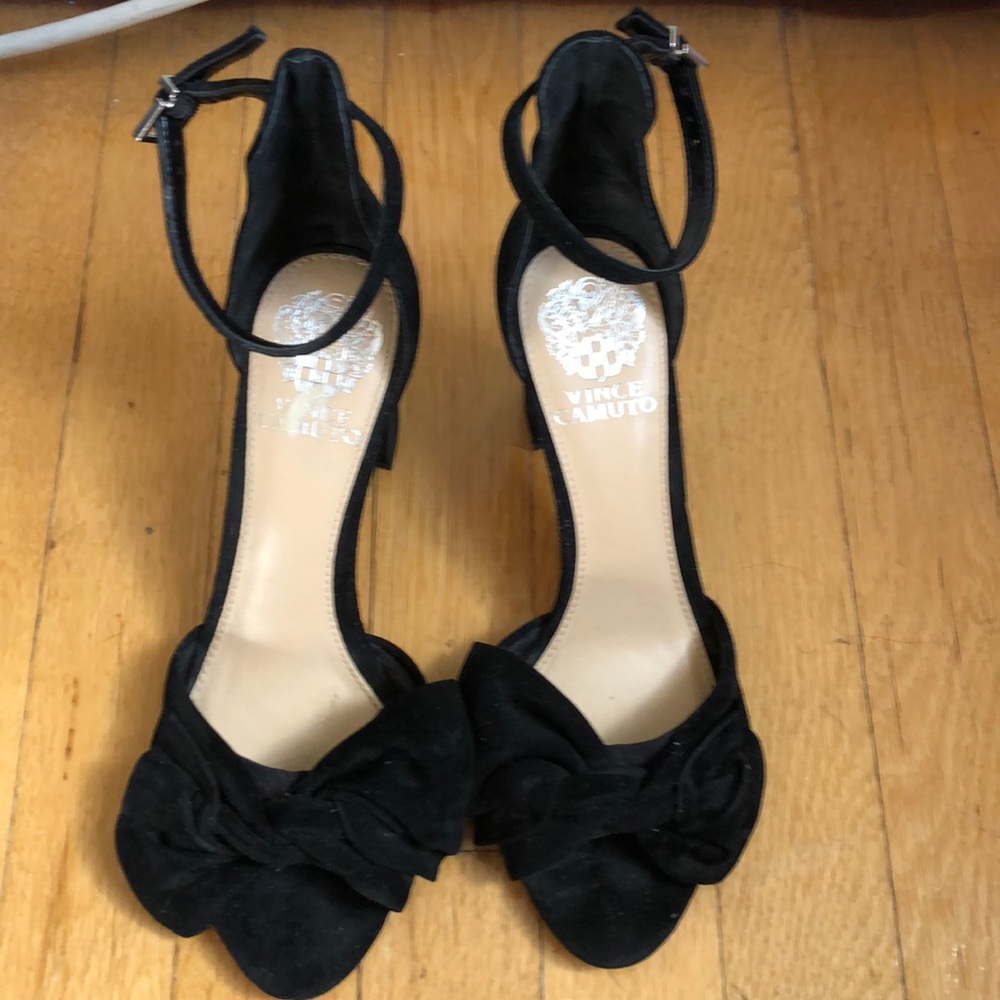 Vince Camuto bow pumps